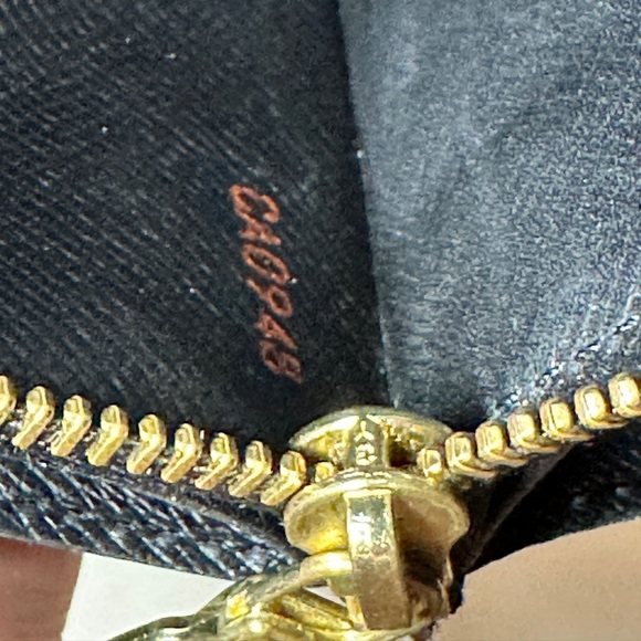 Louis Vuitton black epi Sarah wallet in excellent condition - Picture 9 of 16